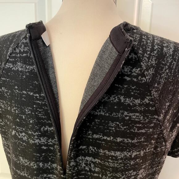 Loft Women's Black and White Knit Drop Waist Dress, size 8 - Picture 4 of 8